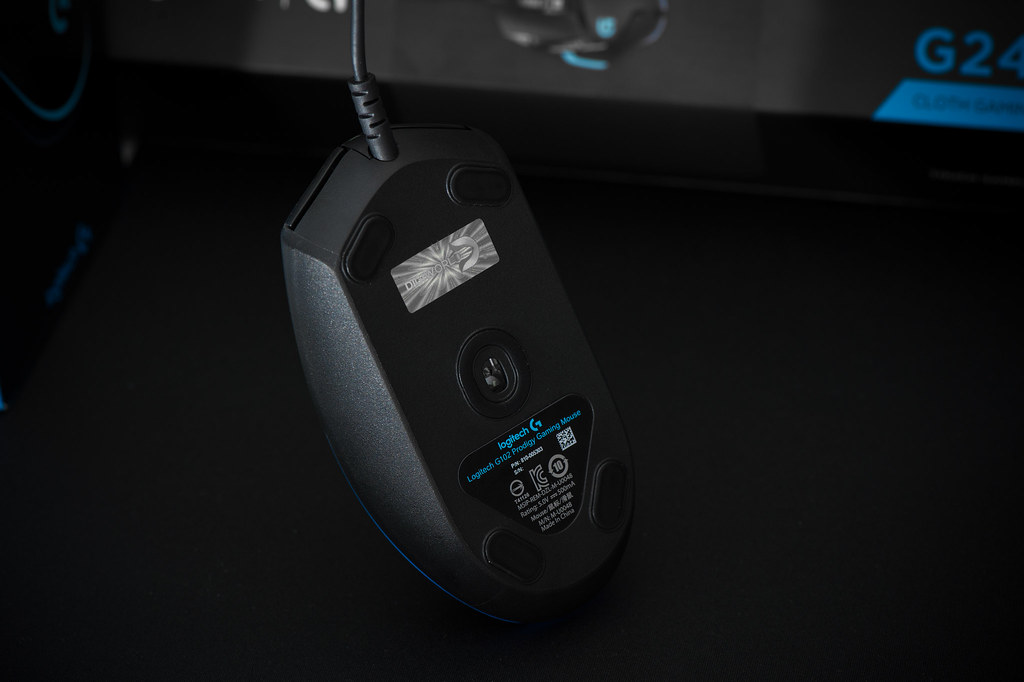 Phía dưới chuột Logitech G102 Phía dưới chuột Logitech G102