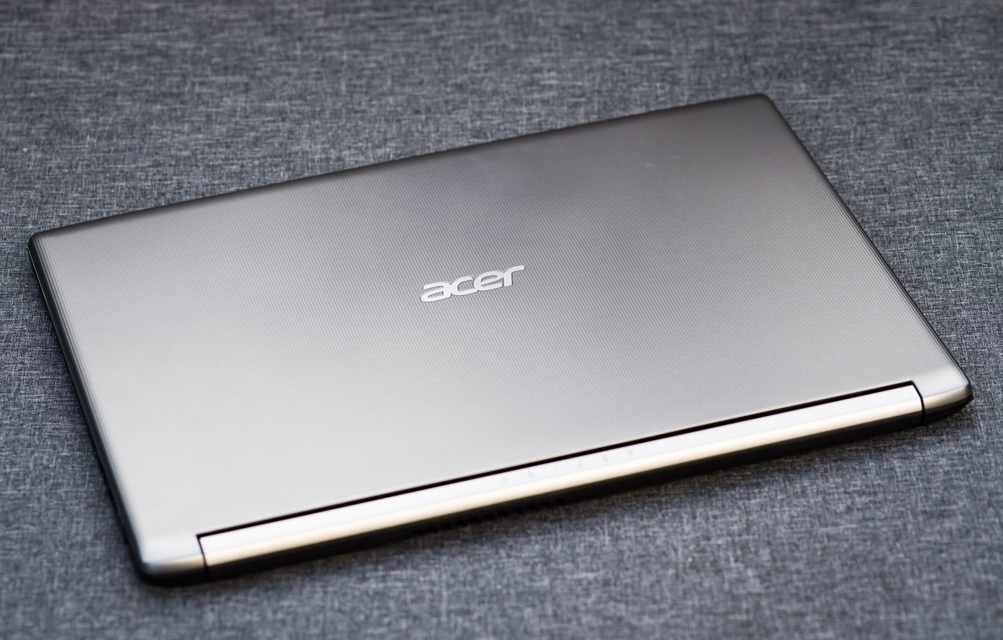 Bề ngoài Acer Aspire 5 Bề ngoài Acer Aspire 5