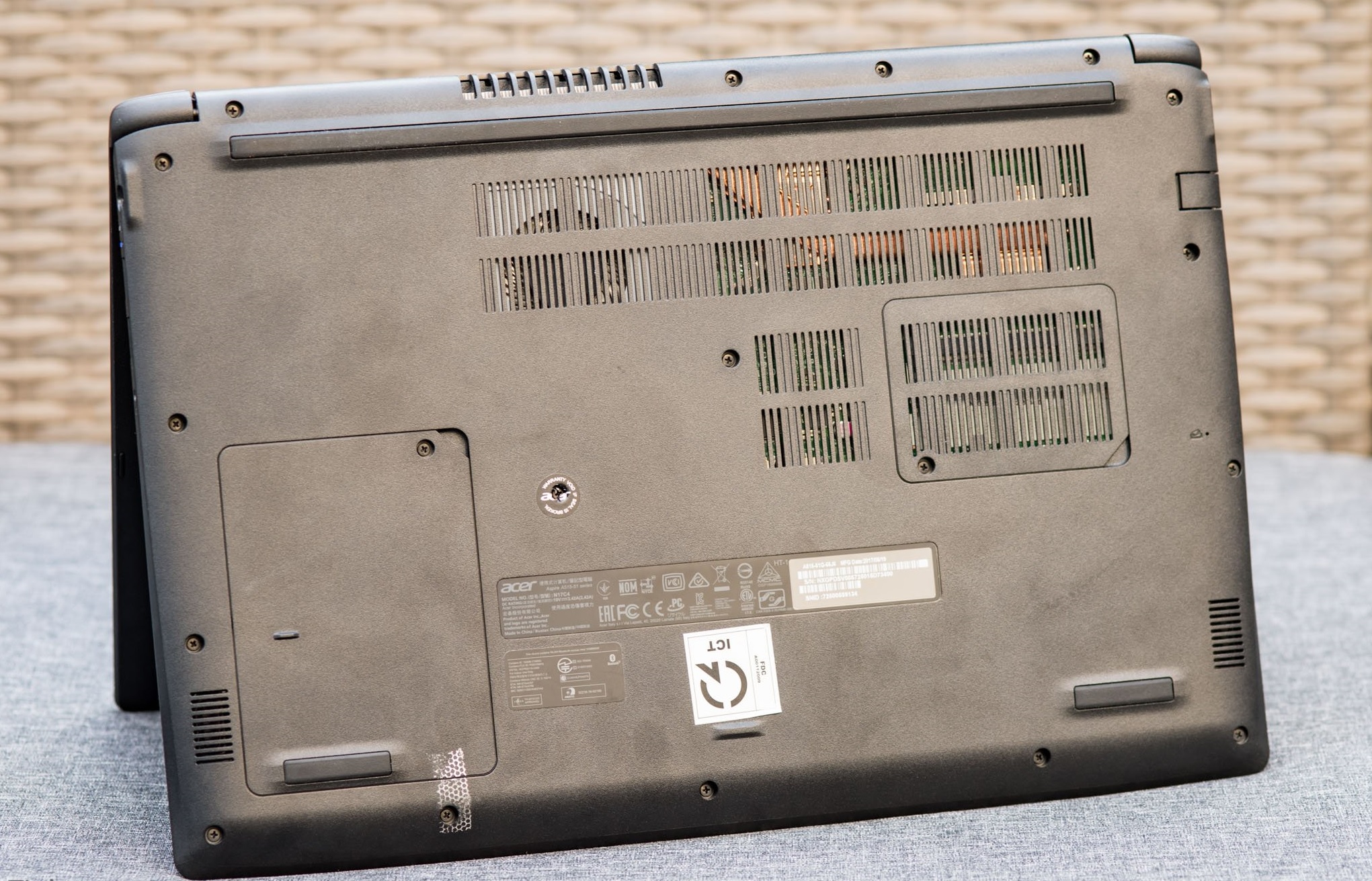 Đáy laptop Aspire 5 Đáy laptop Aspire 5