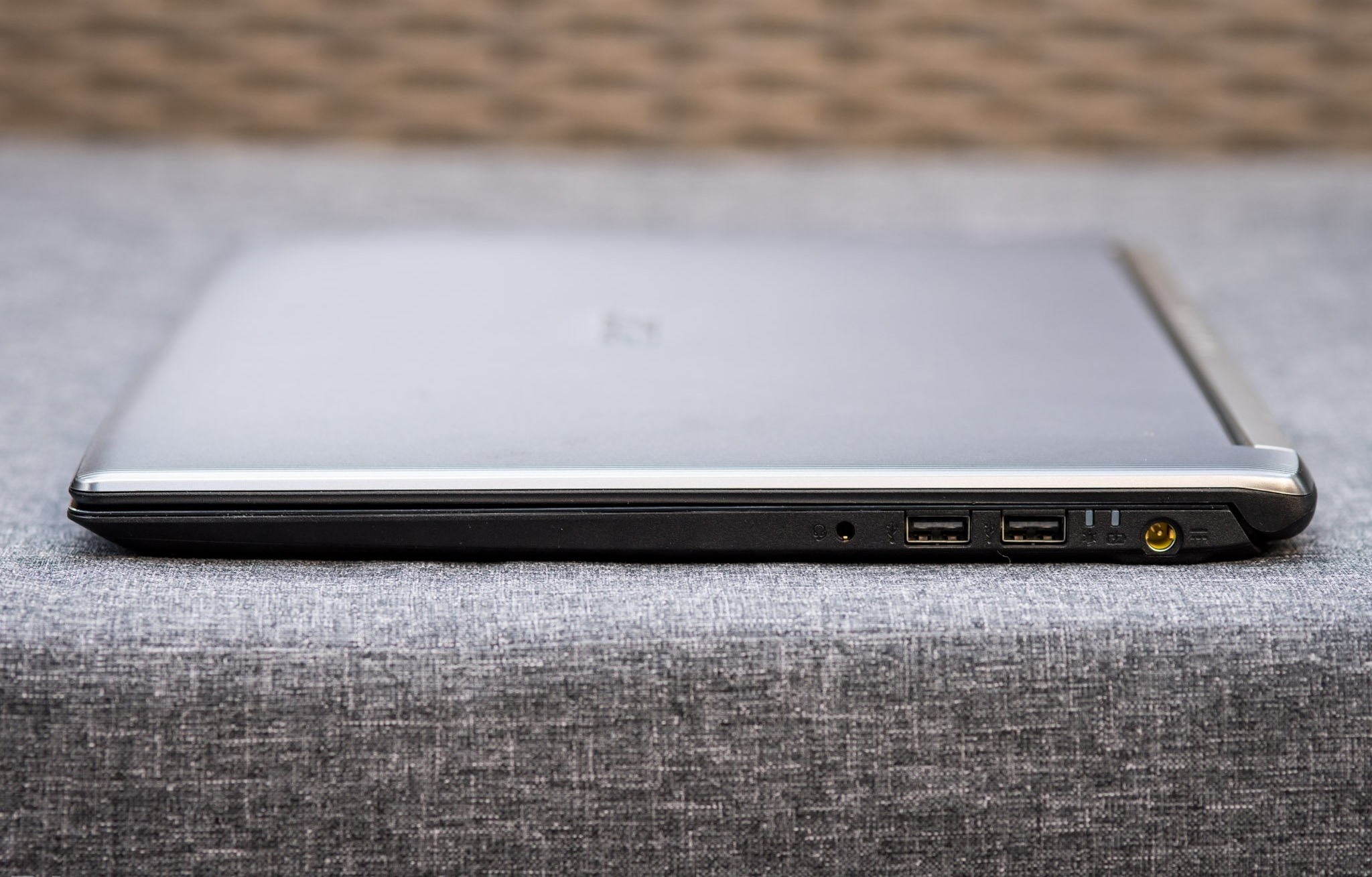 Lề phải Acer Aspire 5 Lề phải Acer Aspire 5